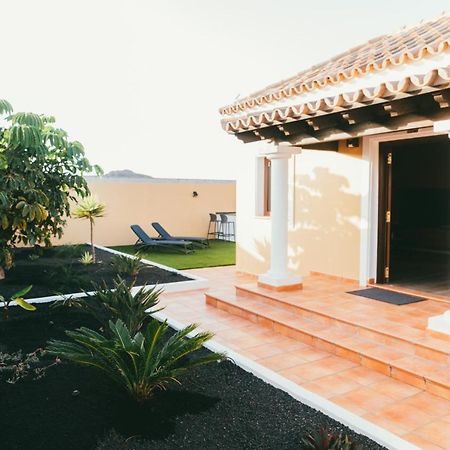 Moderne Villa Met Verwarmd Zwembad In คอร์ราเลโฮ ภายนอก รูปภาพ