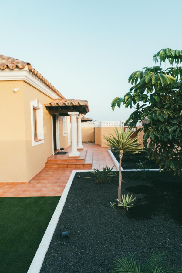 Moderne Villa Met Verwarmd Zwembad In คอร์ราเลโฮ ภายนอก รูปภาพ