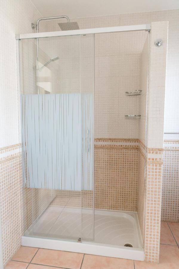 Moderne Villa Met Verwarmd Zwembad In คอร์ราเลโฮ ภายนอก รูปภาพ