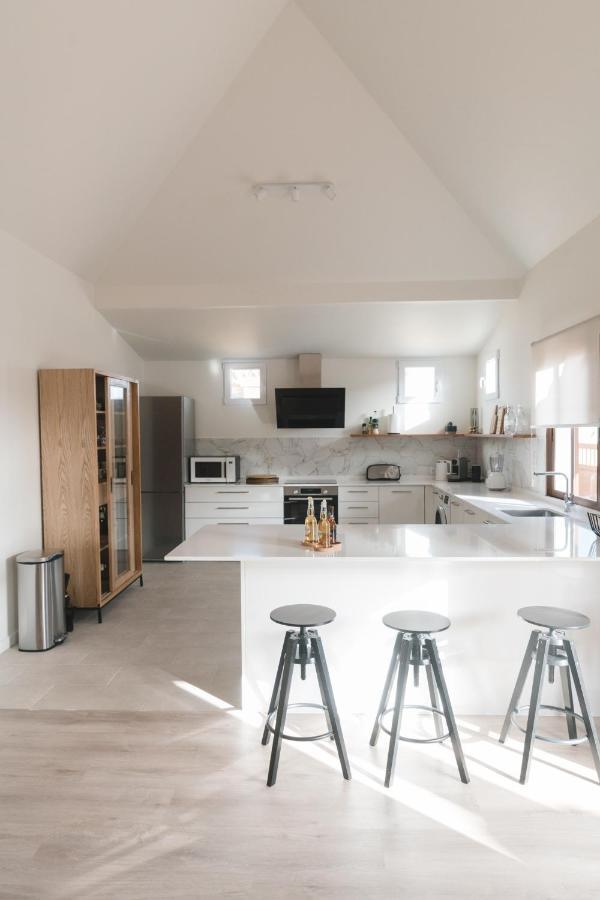 Moderne Villa Met Verwarmd Zwembad In คอร์ราเลโฮ ภายนอก รูปภาพ