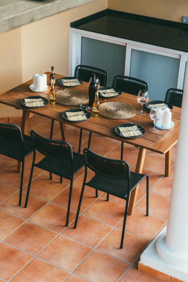 Moderne Villa Met Verwarmd Zwembad In คอร์ราเลโฮ ภายนอก รูปภาพ