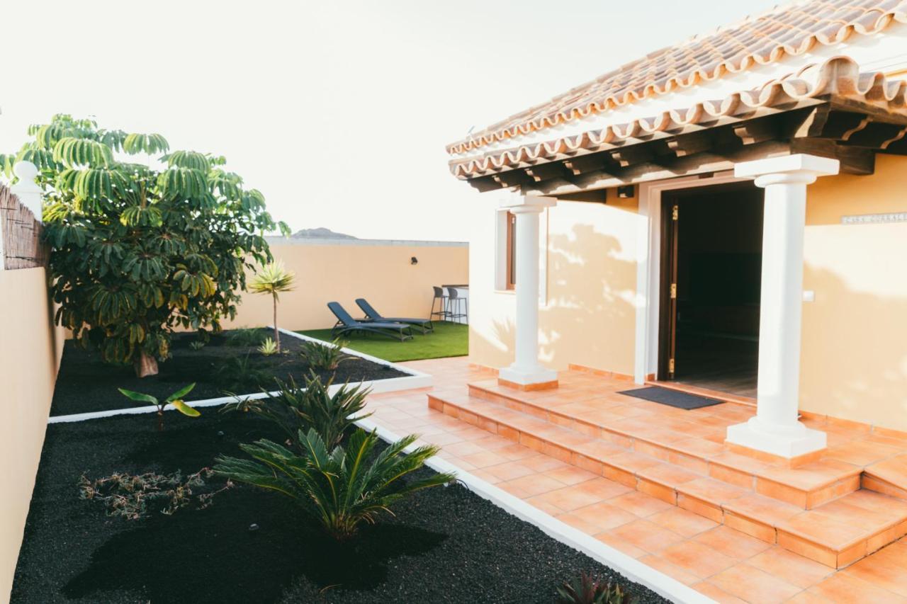 Moderne Villa Met Verwarmd Zwembad In คอร์ราเลโฮ ภายนอก รูปภาพ
